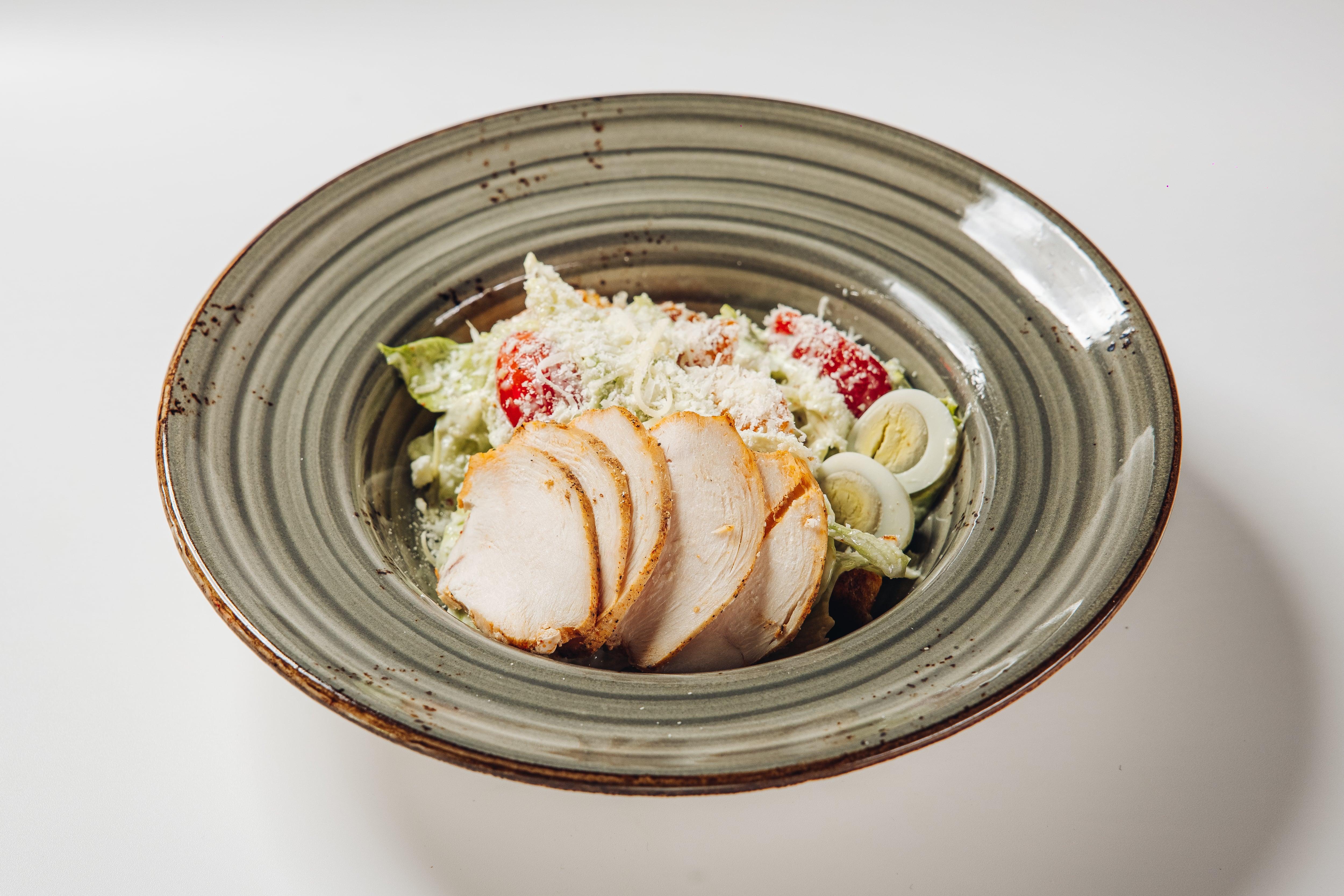 Цезарь с курицей