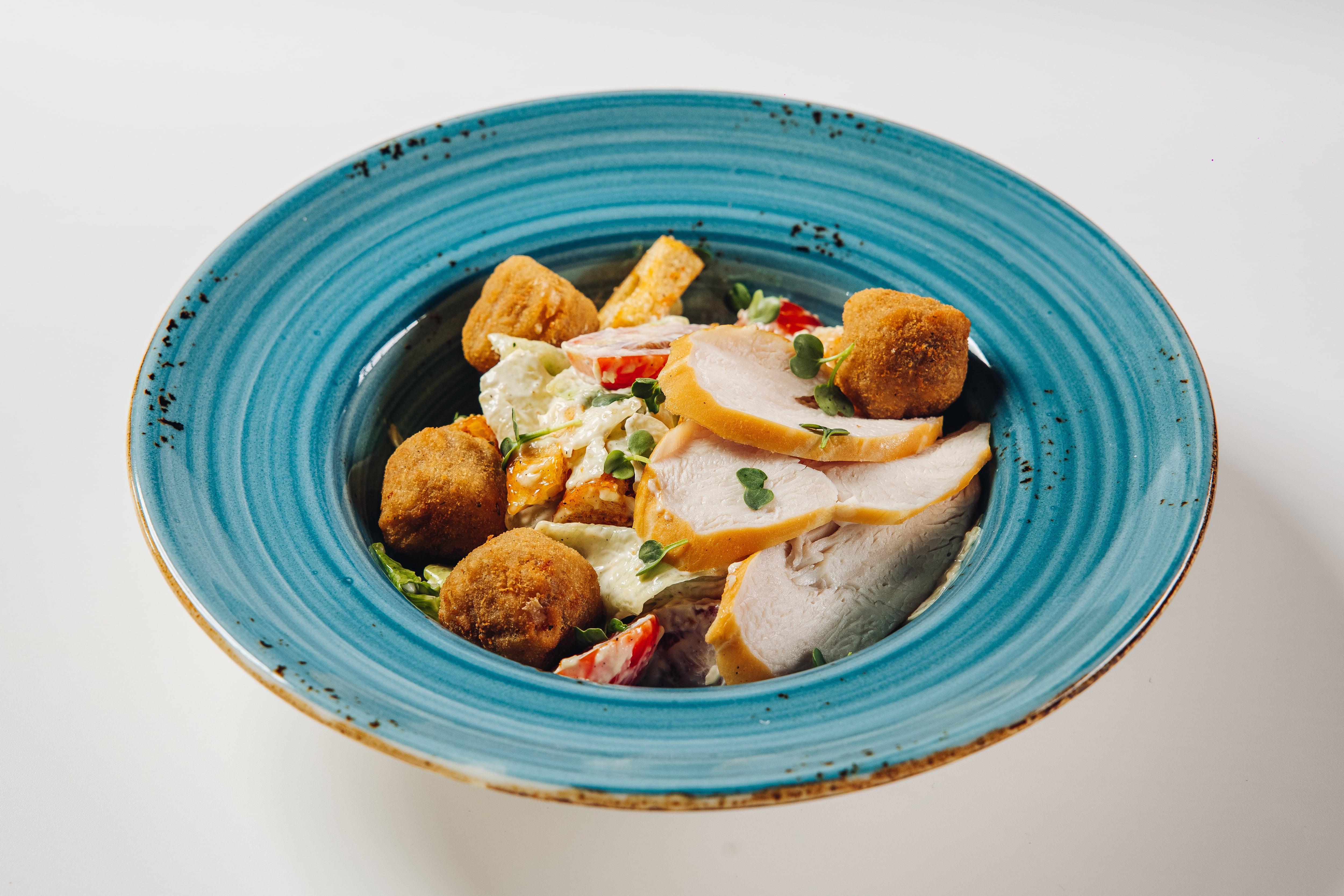 Салат с жаренным сыром